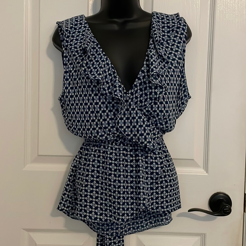 NWOT Max Studio sleeveless Blouse. Frilly low cut style neckline.